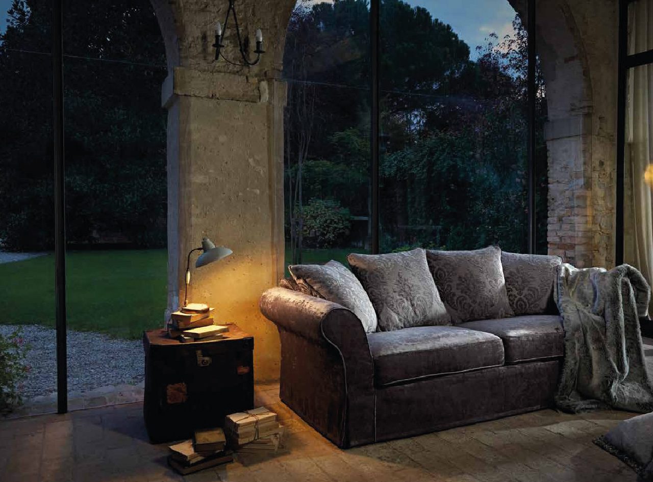https://www.lucianiarreda.it/wp-content/uploads/2022/02/Divani-Classici-1280x946.jpg